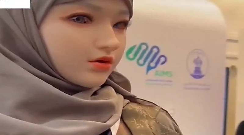 روبوت سعودي يتحدث 96 لغة .. فيديو