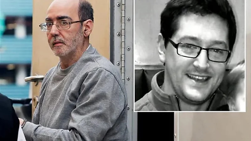 مدير مدرسة يهاجم نائبه بمطرقة بسبب علاقة عاطفية