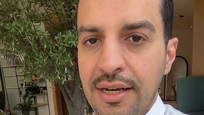 السبيعي يشرح حيلة لإرسال فيديو في سناب شات وكأنه مُصوّر الآن .. فيديو