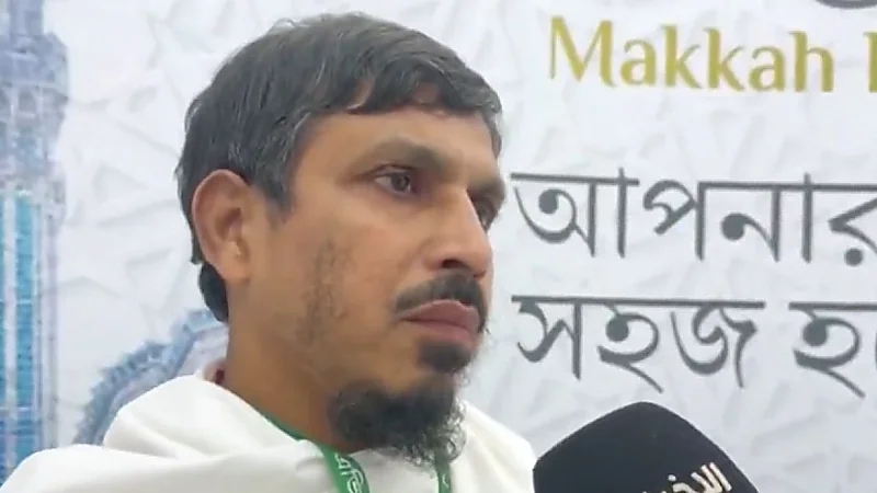 قصة مؤثرة لبنجلاديشي يحج نيابة عن والدته المتوفاة ..فيديو