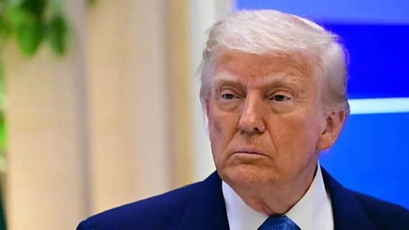 ترامب يهدد أوروبا بفرض رسوم جمركية بنسبة 50% على السلع الواردة من التكتل‏⁧‫