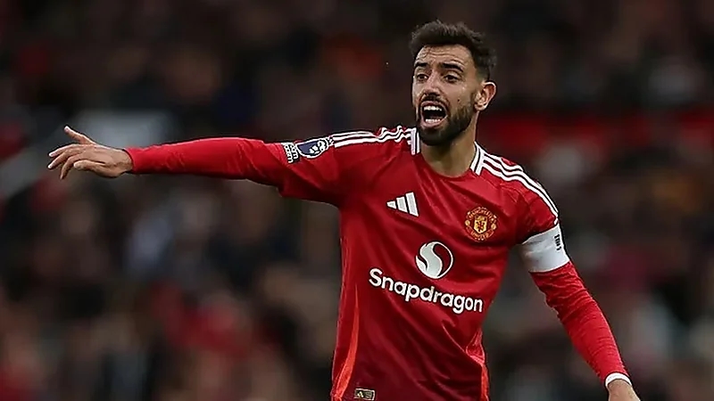 لاعبو مانشستر يتوسلون لبقاء فرنانديز بالفريق