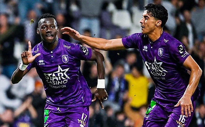 الاتحاد يُغلق الباب أمام الإحتراف الخارجي ويتمسك بفيصل الغامدي ومروان الصحفي