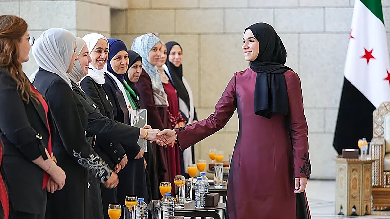 ظهور جديد لزوجة الرئيس السوري خلال استقبال وفد نسائي من محافظات سورية.. صور