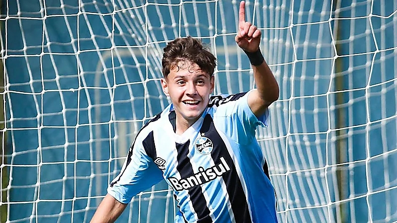 القادسية يفتح باب المفاوضات لضم جيفينيو