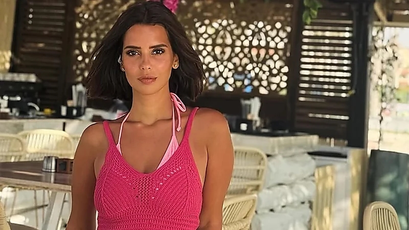 إيمان العاصي تشعل الأجواء بإطلالة صيفية جريئة وتخطف الأنظار .. صور