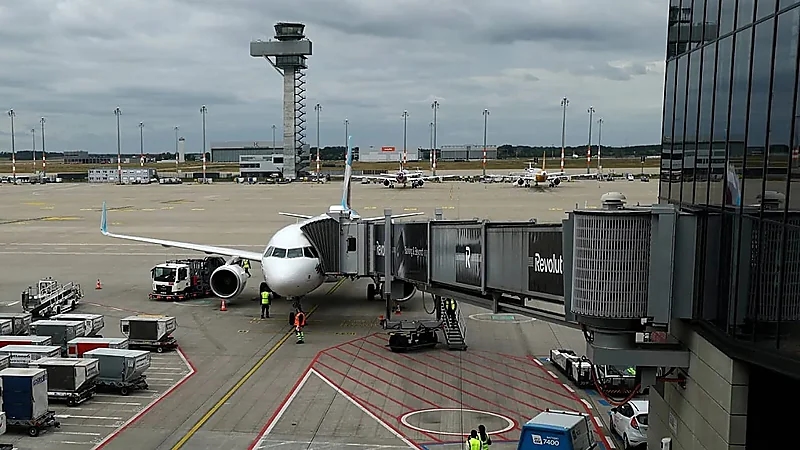 كندي يدعي أنه مرسل من الله ويخطف طائرة لإنقاذ العالم .. فيديو