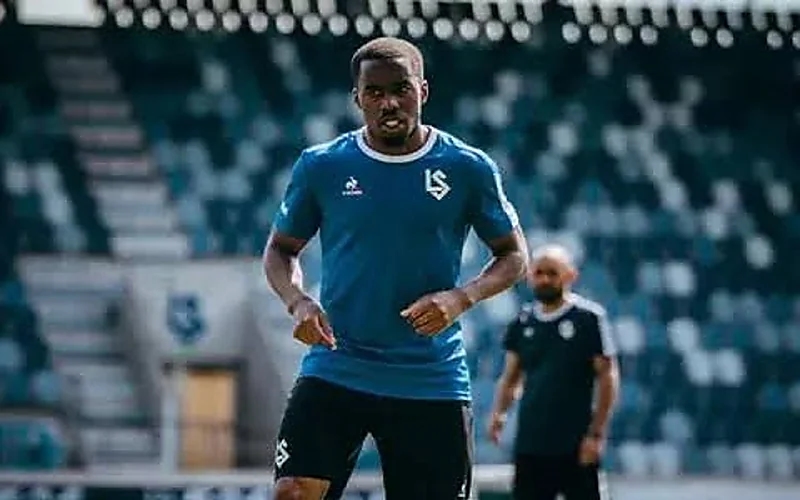 الرياض يقترب من خطف تيدي أوكو من الزمالك رغم وصوله للقاهرة