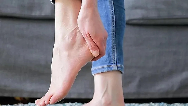 علامة في كاحل القدم تشير لارتفاع الكوليسرول