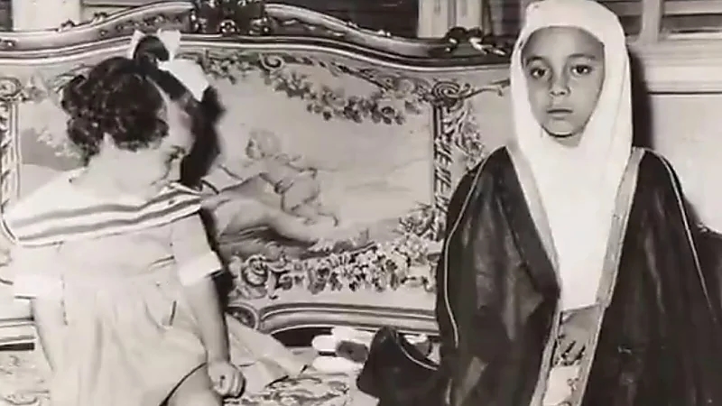 لقطات نادرة ومؤثرة من طفولة الأمير مشهور بن سعود