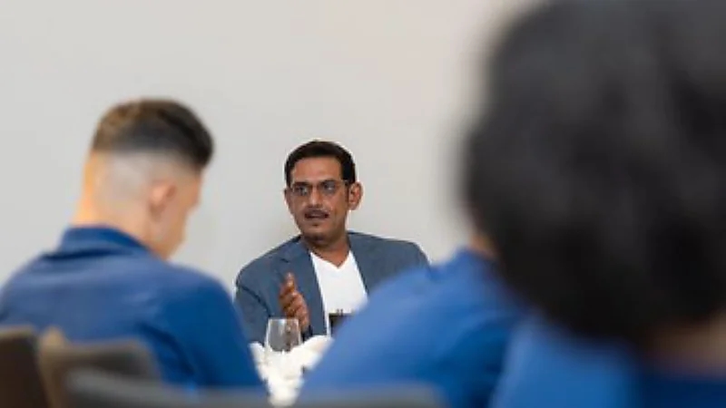 الأمير نواف بن سعد ينضم لمعسكر الهلال في ألمانيا  ..  صور