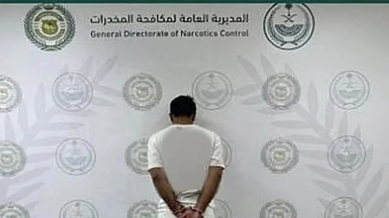 القبض على مواطن في حائل لترويجه الحشيش والأمفيتامين وأقراص محظورة..فيديو