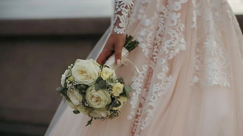 جلسة تجميل تجعل عروس تصارع خطر الموت