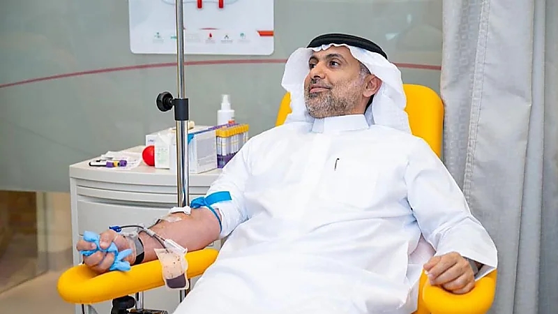 وزير الصحة يقتدي بولي العهد ويشارك في الحملة الوطنية للتبرع بالدم