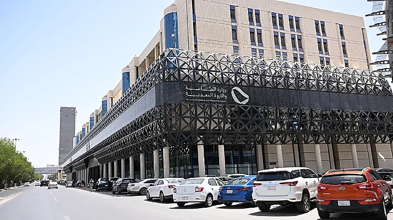 ايتونمي للصناعة تطلق برنامج ابتعاث منتهي بالتوظيف في الروبوتات