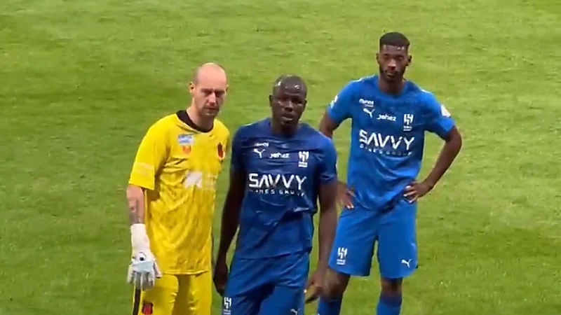 لحظة انفعال كوليبالي ضد الحكم .. فيديو