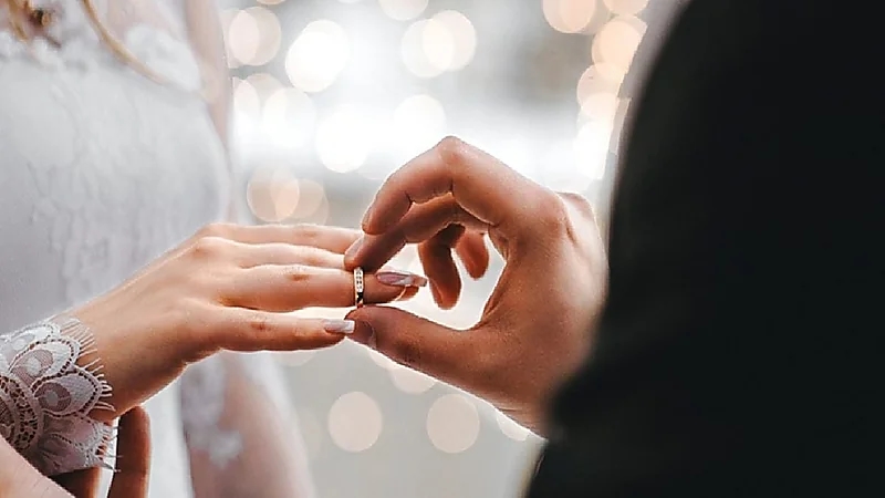 مستشارة أسرية: على الأنثى أن تكون توقعاتها معقولة في الزواج.. فيديو