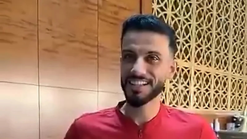 السومة لمشجع هلالي : خليك أهلاوي .. فيديو