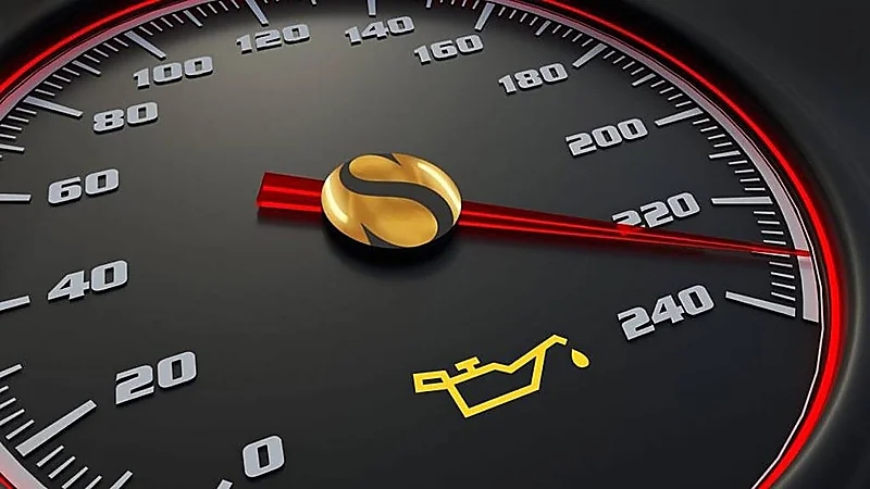 خبراء يحذرون: تجاهل ضوء الزيت قد يكلفك محركاً جديداً