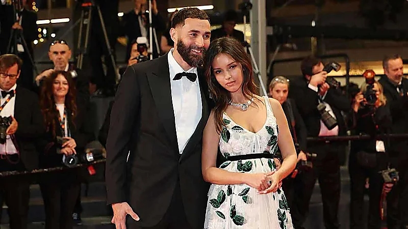 أول ظهور لزوجة كريم بنزيما  منذ عقد القران .. صور