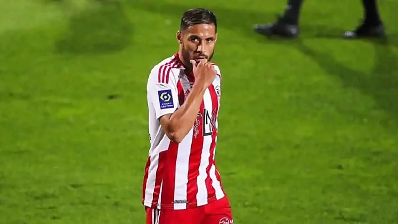 أجاكسيو يتهم يوسف بلايلي بالتزوير ويطلب تدخل الفيفا