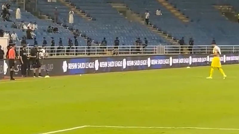 عمر السومة يحيي جماهير الأهلي وترد عليه بتحية كبيرة .. فيديو