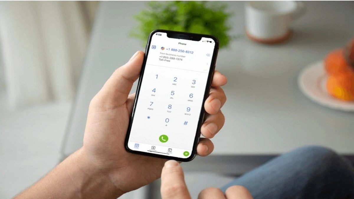 رجل يدفع تعويضًا لزوجته لتسجيلها على جواله باسم "السمينة"