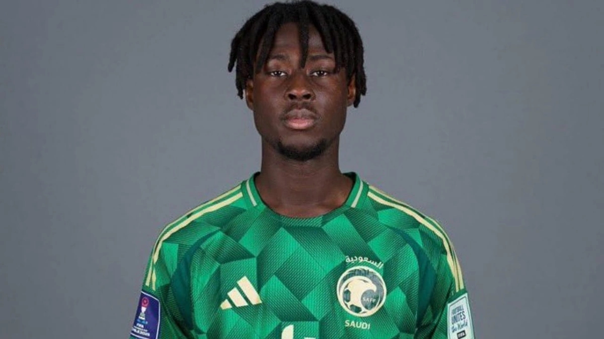 إيقاف لاعب الهلال سعود هارون 4 مباريات وتغريمه 10 آلاف ريال