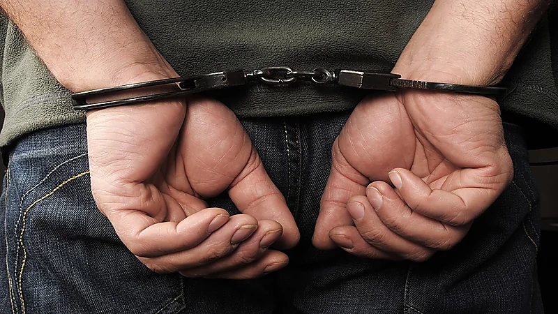 القبض على عصابة نسائية خدعت رجلًا بصور فتاة لسرقة أمواله