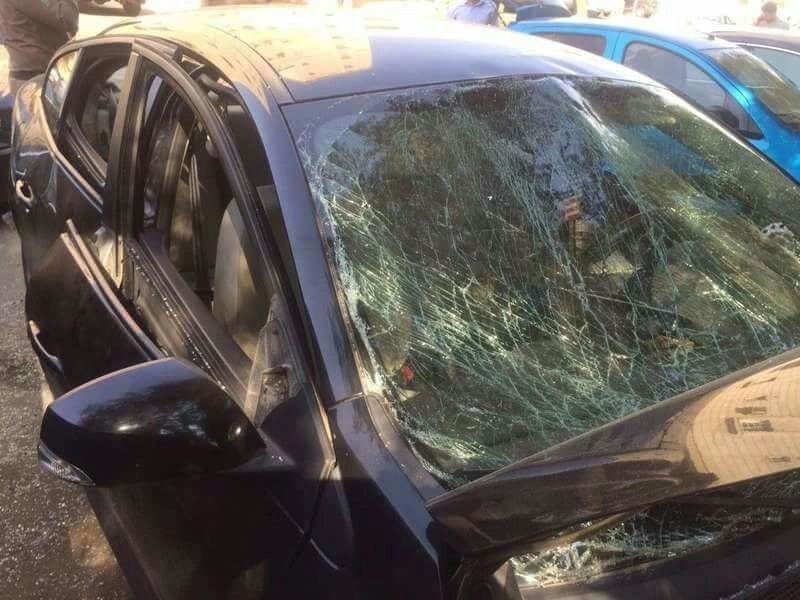 اصابة أربعة طلاب في حادث "وميض لحظي" داخل سيارة في جدة