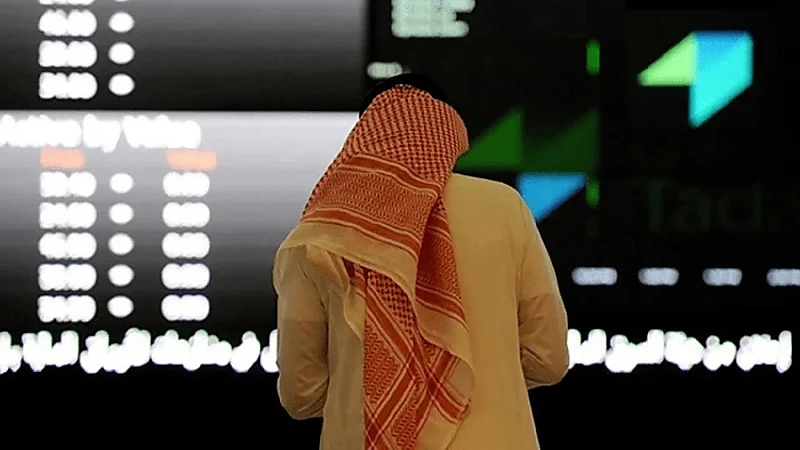 مؤشر سوق الأسهم يغلق منخفضاً
