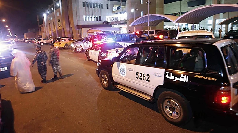 العثور على طفل غارقًا في دمائه داخل حمام بالكويت