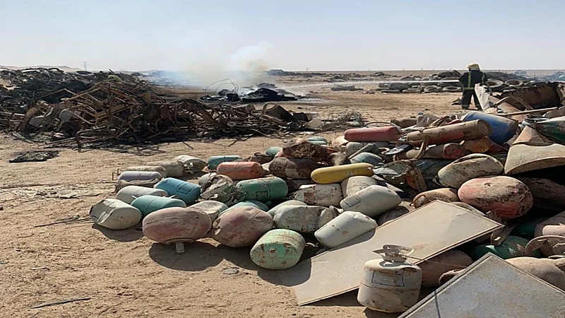 بالصور.. اندلاع حريق في أرض فضاء على طريق «الرياض - الأحساء»