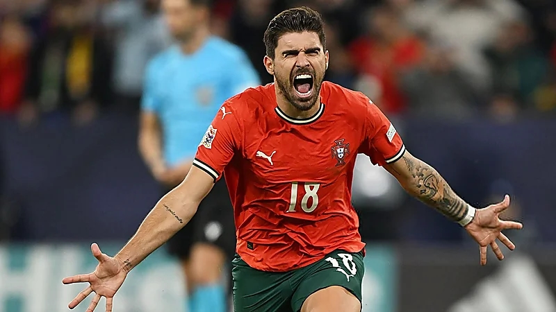 نيفيز الهلال يحسم البطولة للبرتغال