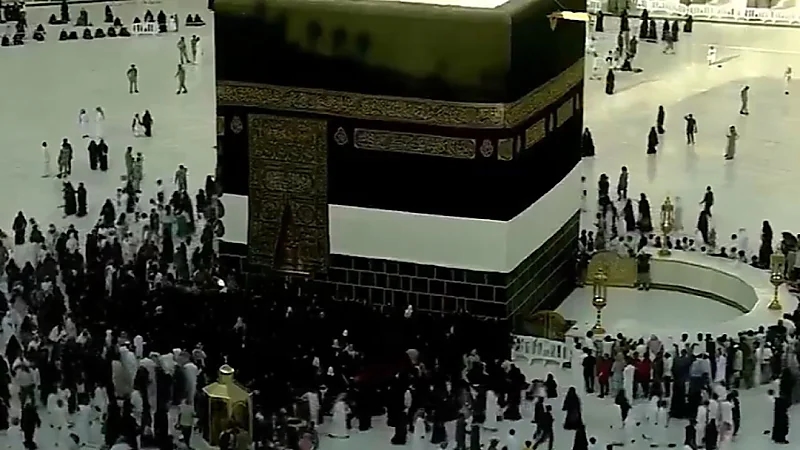 نساء مكة يملأن صحن الطواف بعد مغادرة الحجاج .. فيديو