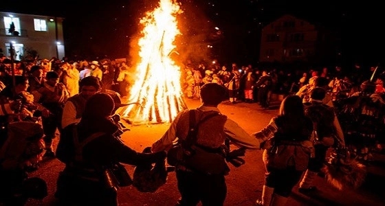 مهرجان الأقنعة لطرد الأرواح الشريرة فى بلغاريا