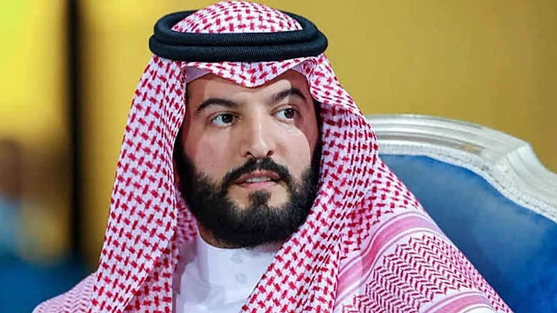 فهد بن نافل في طريقه إلى باريس لحسم صفقة جديدة للهلال