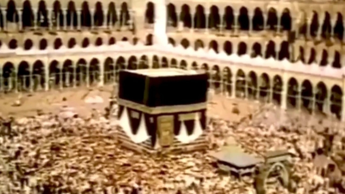 بالفيديو.. لقطات نادرة أثناء أحد مواسم الحج في الماضي البعيد