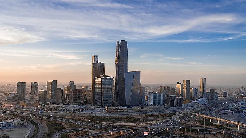 شبكة طرق مركز الملك عبدالله المالي تتحول إلى مشروع ضخم بـ19 جسرًا ومساحات خضراء .. صور