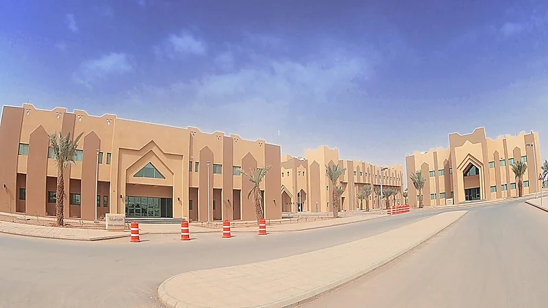 الكلية التقنية بالمجمعة تعلن عن توفر وظائف إدارية شاغرة