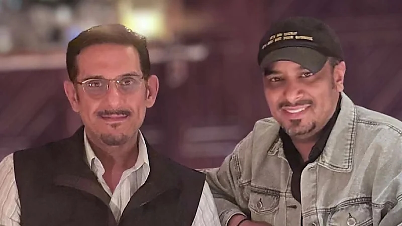 الأمير نواف بن سعد يخطف الأنظار في أحدث ظهور له بإطلالة كلاسيكية