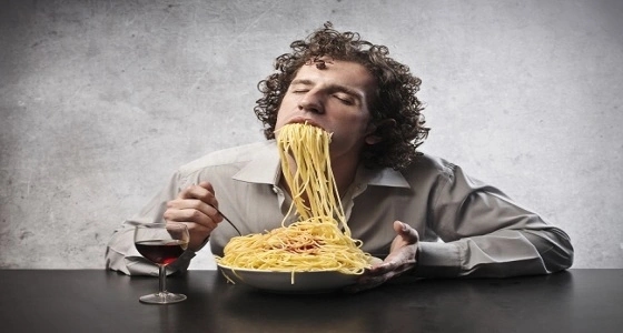 4 أسباب تجعلك تؤجل فكرة إتباع النظام الغذائي و إنقاص وزنك