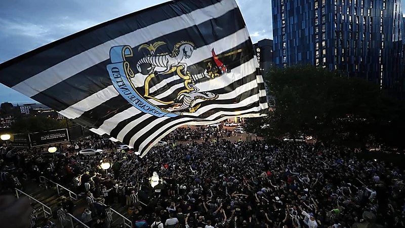 جماهير نيوكاسل يونايتد تتعرض للطعن