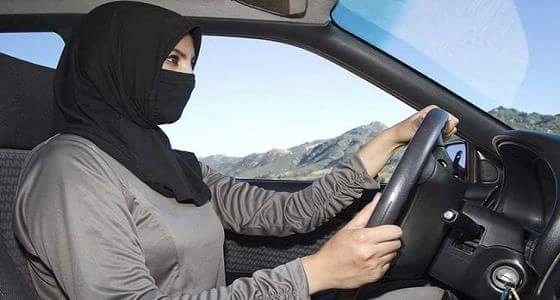 بحرينية تتهم مدرب سياقة بمغازلتها وطلبه خلع عباءتها