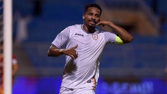 بالفيديو.. بوتيا ينقذ الهلال من هزيمة محققة أمام التعاون