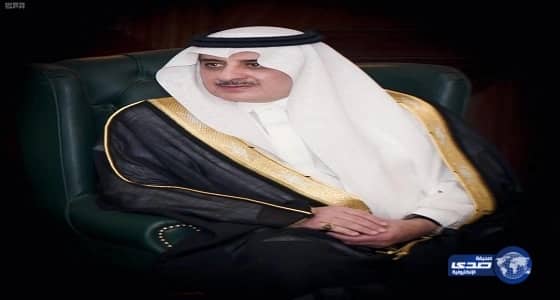 أمير تبوك يؤدي صلاة العيد مع جموع المصلين