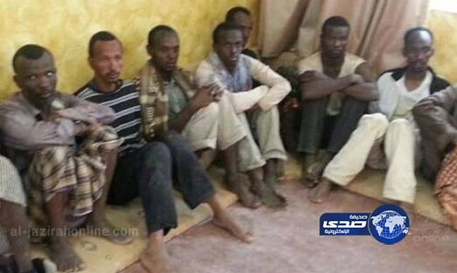 بالفيديو.. أغبى " داعشي " اعتقل في العراق تنكر كامرأة ونسي شاربه