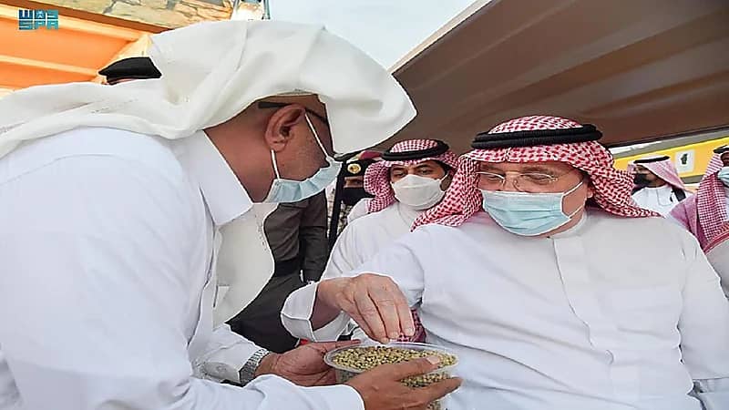 بالفيديو.. أمير جازان يتجول في أروقة مهرجان البن في الداير