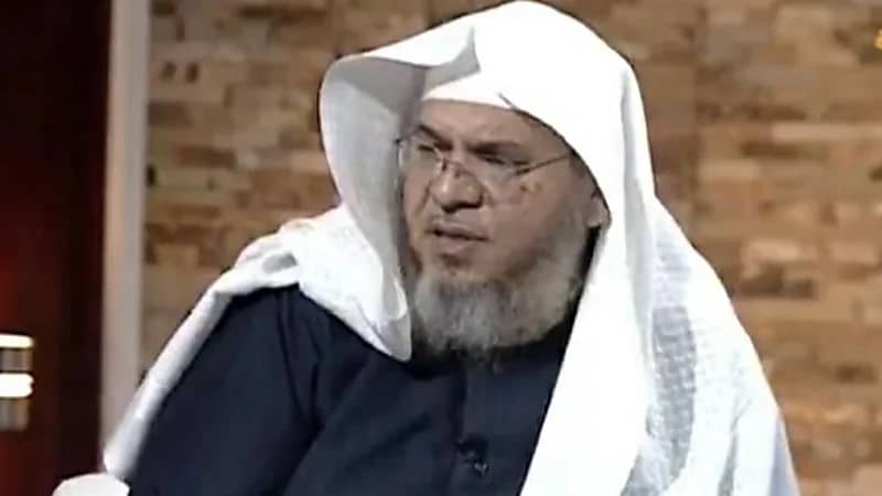 شاهد.. حكاية مثيرة لطفل مسحور تحول لوحش يتغلب على 3 رجال