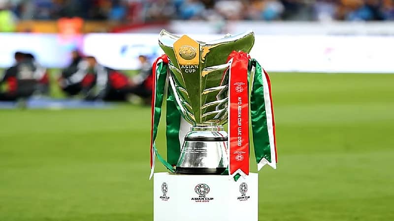 شاهد.. لحظة اقتحام سيارة مسرعة لمحل تموينات